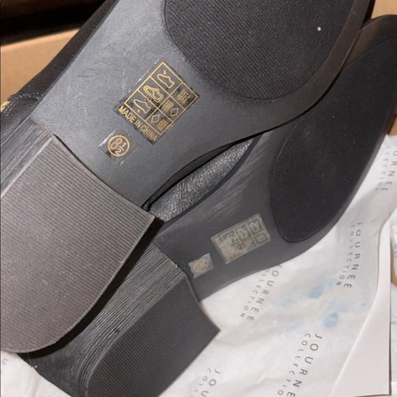 Journee Collection Jayden Booties - Picture 4 of 5